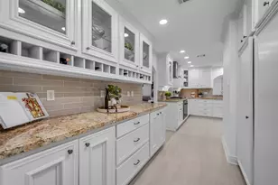 8702 Ilona Ln, Houston, TX 77025 - Photo 12