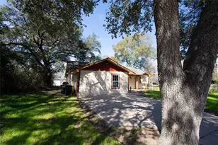 518 S Masonic St, Bellville, TX 77418 - Photo 4