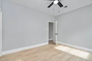 5754 Reed Rd, Houston, TX 77033 - Photo 16