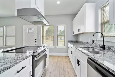 5754 Reed Road #B, Houston, TX 77033 - Photo 12