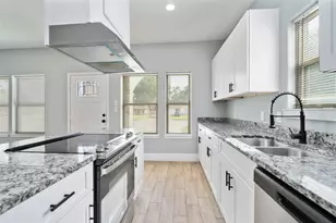 5754 Reed Rd, Houston, TX 77033 - Photo 12