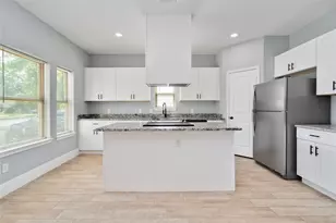 5754 Reed Rd, Houston, TX 77033 - Photo 10