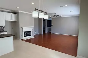 4715 Lunsford Hollow Ln, Friendswood, TX 77546 - Photo 8