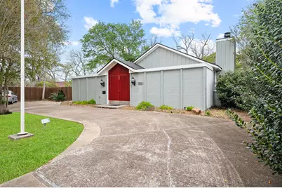 2111 N Galveston Avenue, Pearland, TX 77581 - Photo 2