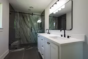 2111 Wycliffe Dr, Houston, TX 77043 - Photo 22