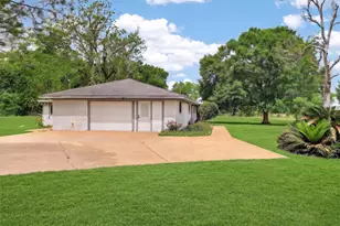 379 Hale Rd, Bay City, TX 77414 - Photo 4