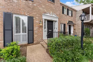 1260 Fountain View Dr, Houston, TX 77057 - Photo 2