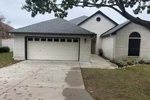 130 W Creekview Dr, Fredericksburg, TX 78624 - Photo 2