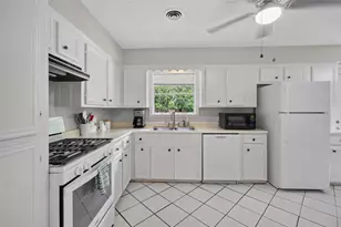 10706 Oasis Dr, Houston, TX 77096 - Photo 10
