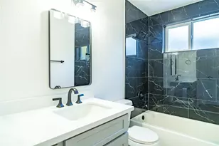 10907 Sharpview Dr, Houston, TX 77072 - Photo 14