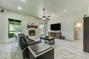 37 Wildwood Lake Dr, Huntsville, TX 77340 - Photo 12