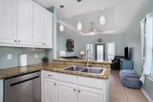960B Palmetto Dr, Crystal Beach, TX 77650 - Photo 12