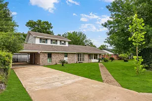102 Crestway Dr, Baytown, TX 77520 - Photo 2