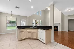 5724 Shady Hollow Ct, Rosharon, TX 77583 - Photo 8
