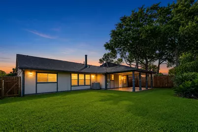 15819 Contender Lane, Friendswood, TX 77546 - Photo 2