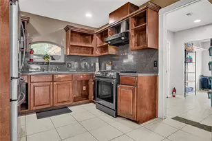 10010 Valley Park Dr, Houston, TX 77078 - Photo 4