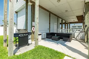 16547 Jolly Roger Rd, Jamaica Beach, TX 77554 - Photo 8