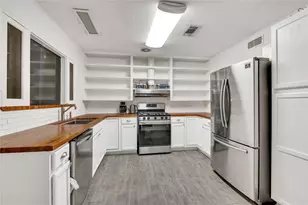 1226 14th Ave N, Texas City, TX 77590 - Photo 4