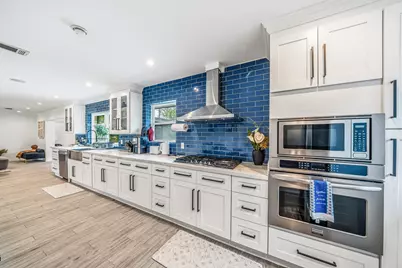 9022 Quebec Dr, Houston, TX 77096 - Photo 14
