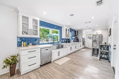 9022 Quebec Dr, Houston, TX 77096 - Photo 12