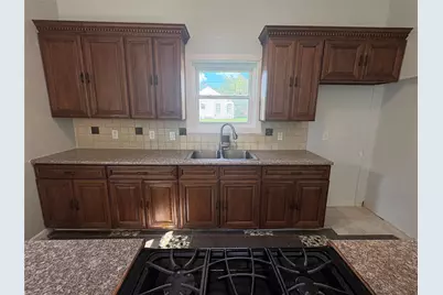 529 E Myrtle Street, Angleton, TX 77515 - Photo 4