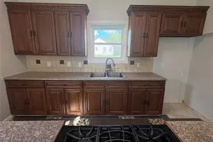 529 E Myrtle St, Angleton, TX 77515 - Photo 4