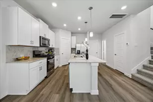 8409 Arden valley Ln, Houston, TX 77063 - Photo 10