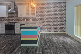 921 Marine Dr, Galveston, TX 77550 - Photo 2
