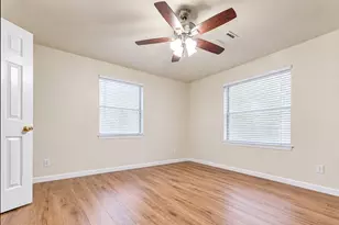9101 Homewood Ln NE, Houston, TX 77078 - Photo 6