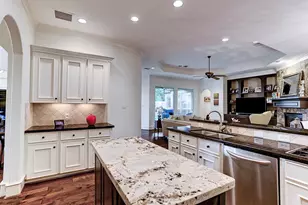 13323 Brentonwood Ln, Houston, TX 77077 - Photo 10