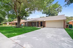 5443 Redstart St, Houston, TX 77096 - Photo 4