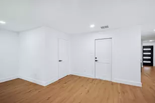 5443 Redstart St, Houston, TX 77096 - Photo 10