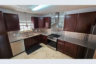 7 N Skimmer Street, La Marque, TX 77568 - Photo 4