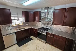 7 N Skimmer St, La Marque, TX 77568 - Photo 4