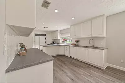 2814 Shadowdale Drive, Houston, TX 77043 - Photo 14