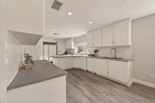 2814 Shadowdale Dr, Houston, TX 77043 - Photo 14