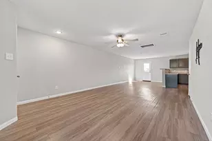 940 21st St, Hempstead, TX 77445 - Photo 4