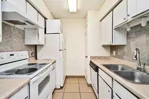 10211 Sugar Branch Dr, Houston, TX 77036 - Photo 10