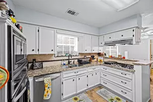 3700 September Dr, Baytown, TX 77521 - Photo 10