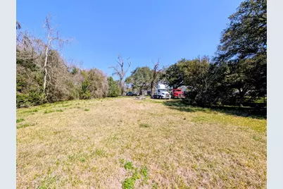 806 N Cleveland Street, Dayton, TX 77535 - Photo 2