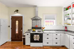 2927 Bernardo De Galvez Ave, Galveston, TX 77550 - Photo 16