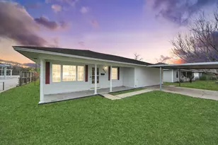 900 S Circle Dr, Baytown, TX 77520 - Photo 2