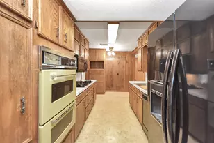 900 S Circle Dr, Baytown, TX 77520 - Photo 18