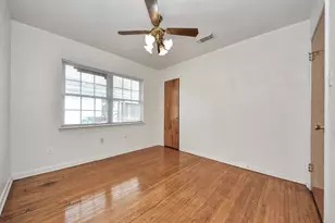 900 S Circle Dr, Baytown, TX 77520 - Photo 24
