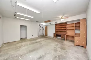 900 S Circle Dr, Baytown, TX 77520 - Photo 40