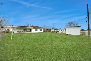 900 S Circle Dr, Baytown, TX 77520 - Photo 10