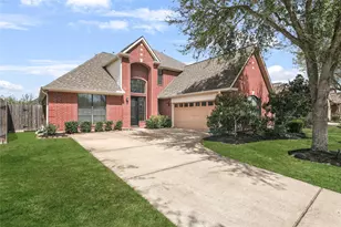 6715 Forsythe Ln, Sugar Land, TX 77479 - Photo 2