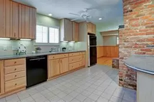 3815 Sun Valley Dr, Houston, TX 77025 - Photo 2