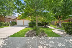 2206 Ascot Ln, Sugar Land, TX 77479 - Photo 2