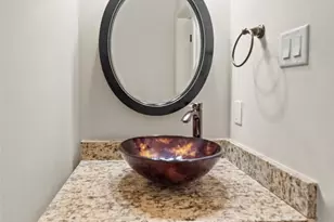 2403 Commonwealth St, Houston, TX 77006 - Photo 10